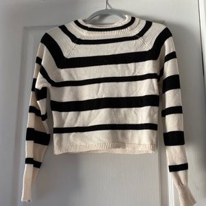 Cropped lightweight everyday sweater!